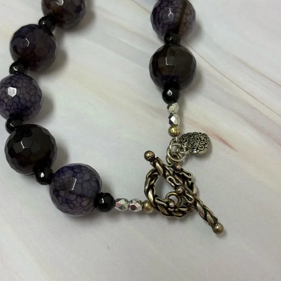 Elegant Purple & Black Agate Beaded Necklace - Picture 4 of 7
